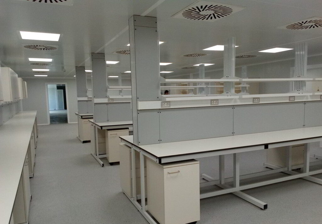 Mesas centrales para laboratorio I+D