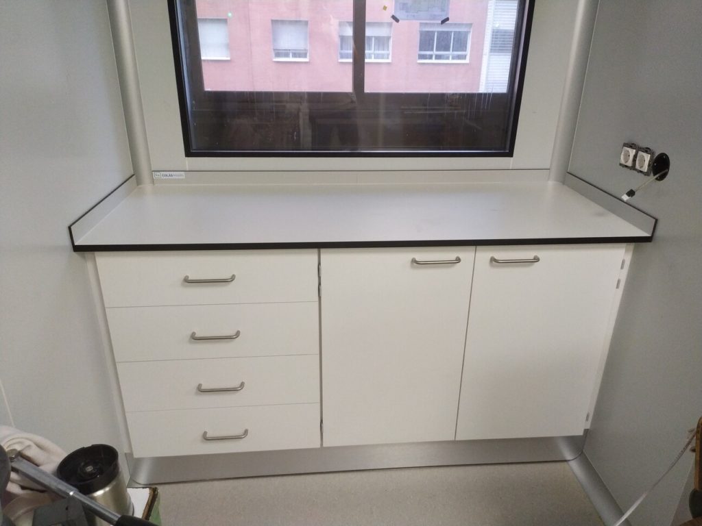 Bancada de fenólico para laboratorio