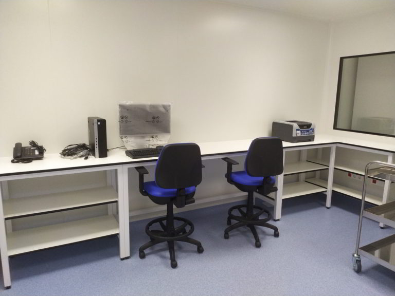 Mesa de laboratorio en tablero fenólico